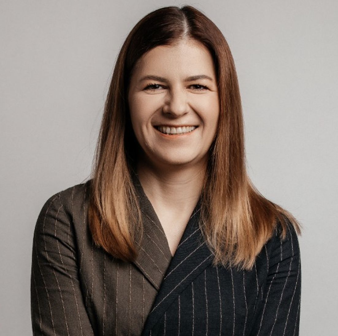 Irina D., Senior Case Manager Migrun, smiling portrait